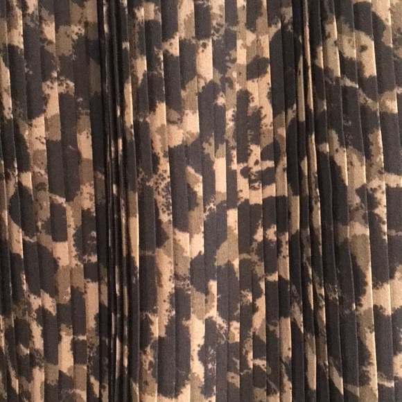 H&M brand size S elastic waist lined pleated skirt. NWT - Picture 2 of 7